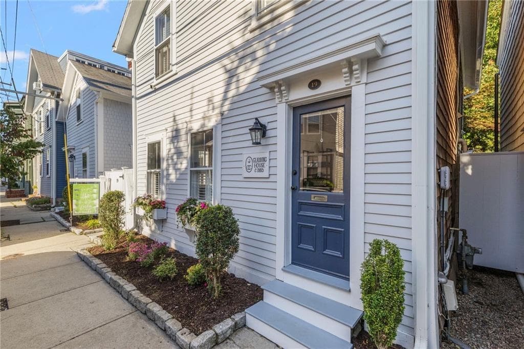 Single Family Residence at 19 Third Street, Newport, photo 3 of 36