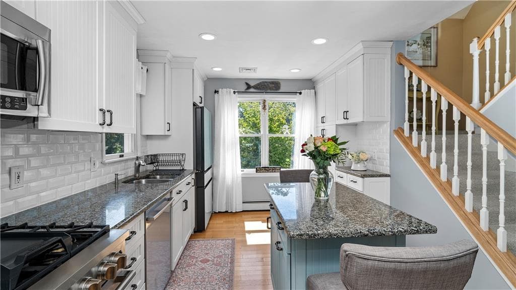 Single Family Residence at 270 Weathervane Road, South Kingstown, photo 13 of 50
