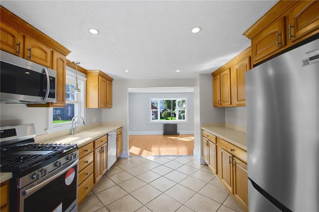 Single Family Residence at 37 Vera Street, Warwick, photo 2 of 50