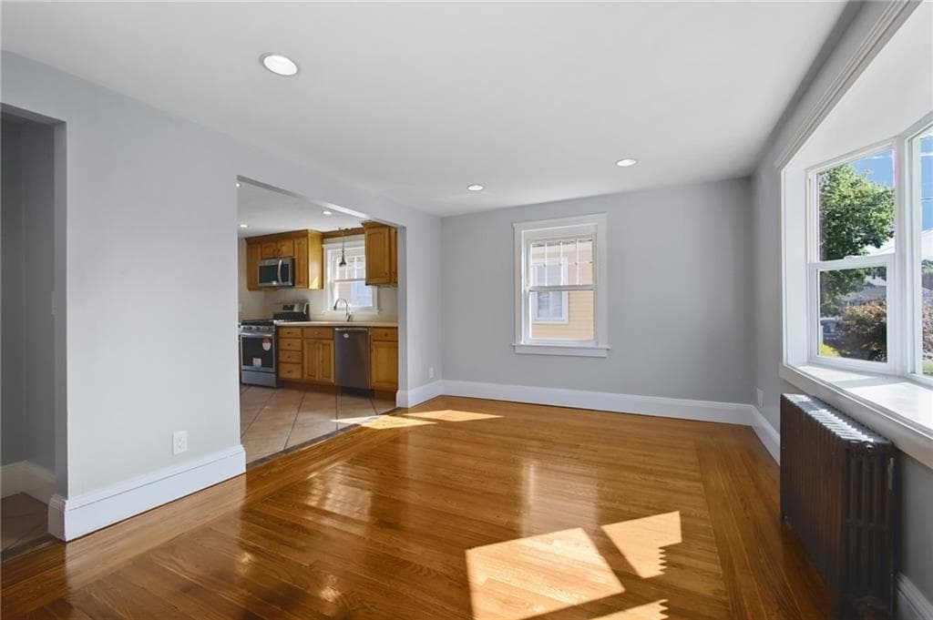 Single Family Residence at 37 Vera Street, Warwick, photo 7 of 50