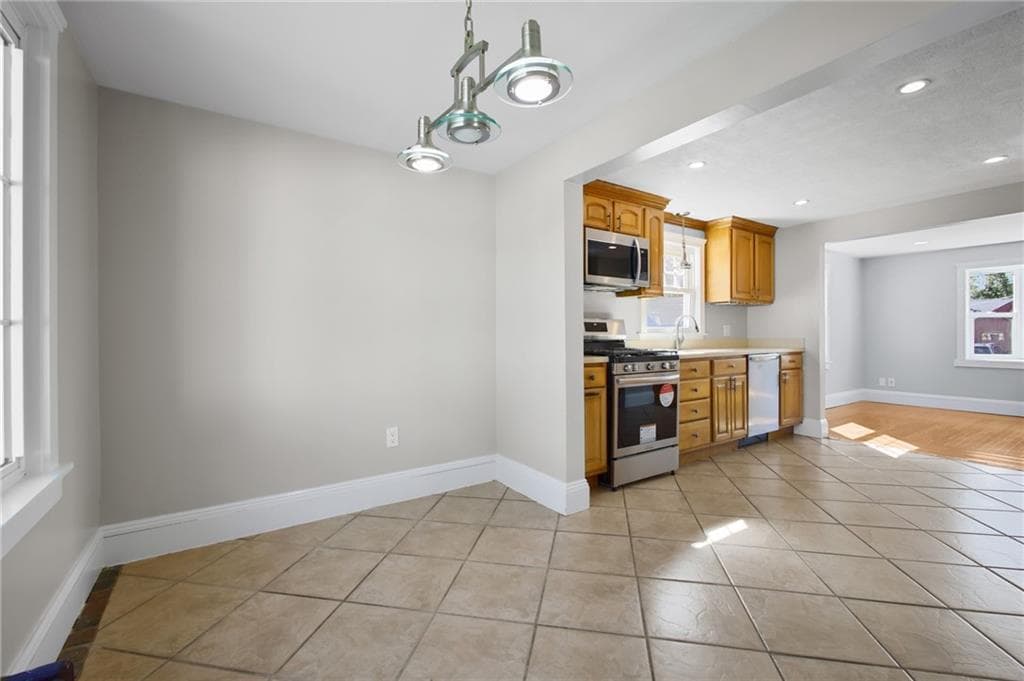 Single Family Residence at 37 Vera Street, Warwick, photo 20 of 50