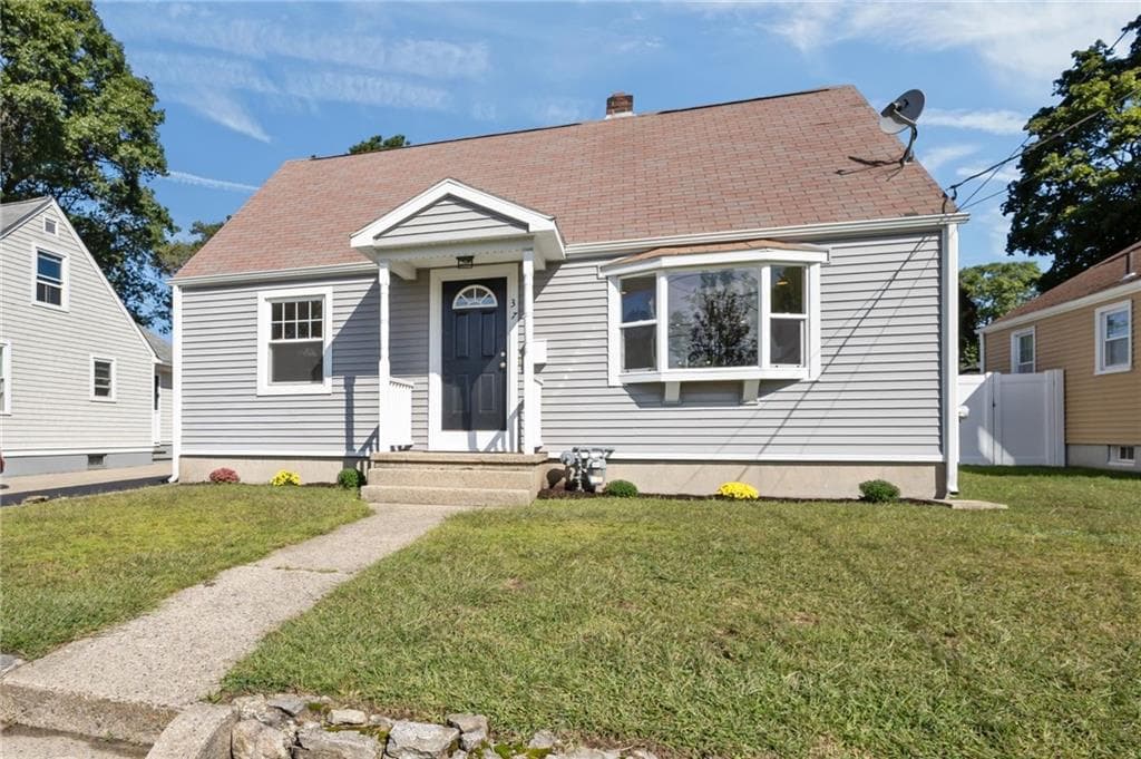 Single Family Residence at 37 Vera Street, Warwick, photo 34 of 50