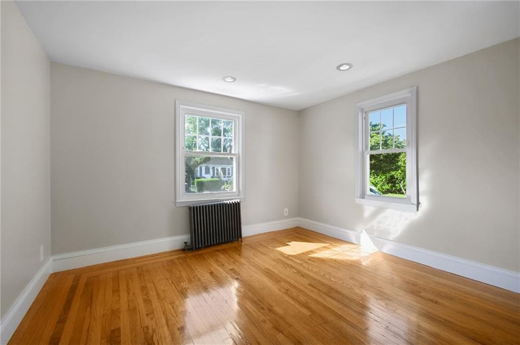 Single Family Residence at 37 Vera Street, Warwick, photo 14 of 50