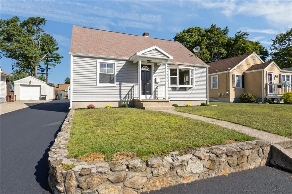 Single Family Residence at 37 Vera Street, Warwick, photo 35 of 50
