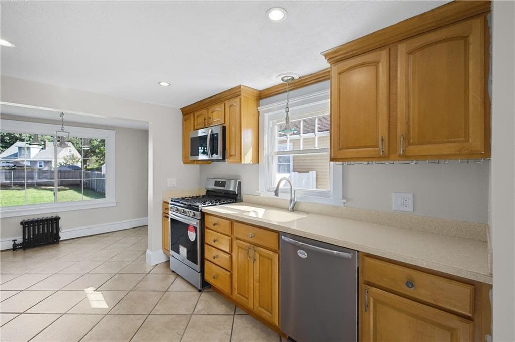Single Family Residence at 37 Vera Street, Warwick, photo 4 of 50