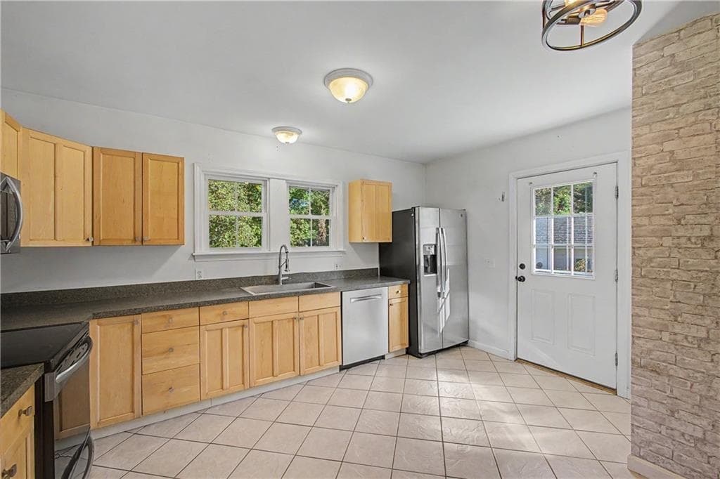 Single Family Residence at 327 Church Street, Richmond, photo 8 of 41