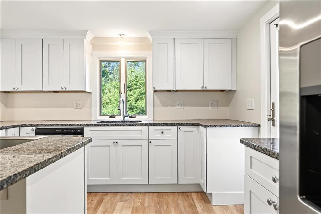 Single Family Residence at 477 South Road, South Kingstown, photo 6 of 47
