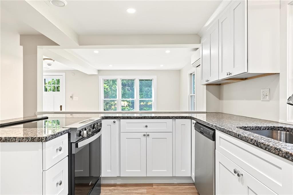 Single Family Residence at 477 South Road, South Kingstown, photo 7 of 47
