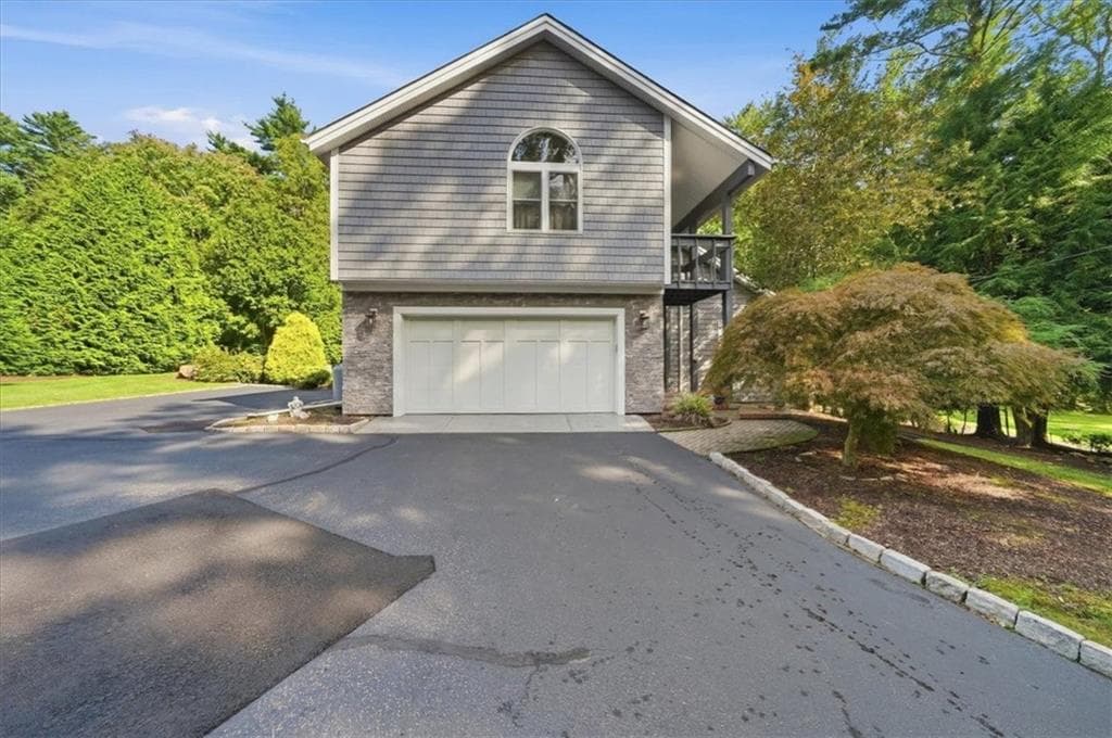 653 Ten Rod Road