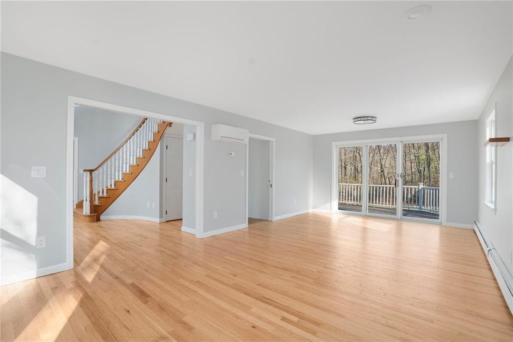 Single Family Residence at 295 Frenchtown Road, East Greenwich, photo 6 of 26