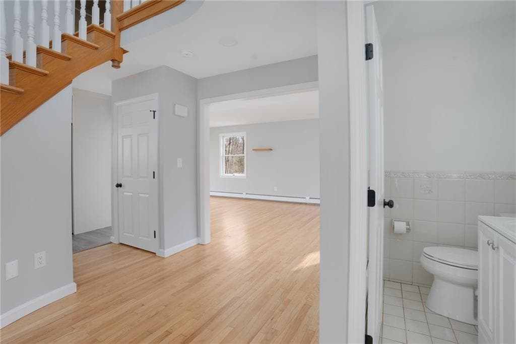 Single Family Residence at 295 Frenchtown Road, East Greenwich, photo 8 of 26