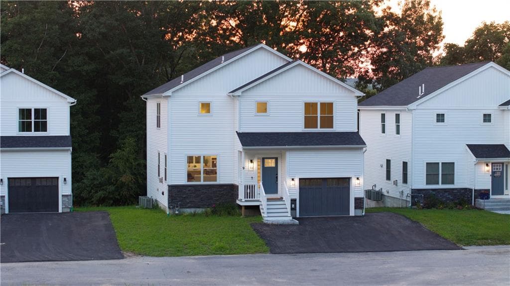Single Family Residence at 9 Stoneridge Road, Smithfield, photo 3 of 45