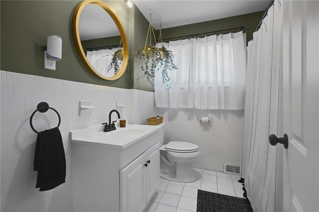 Single Family Residence at 14 Salem Drive, North Providence, photo 18 of 23