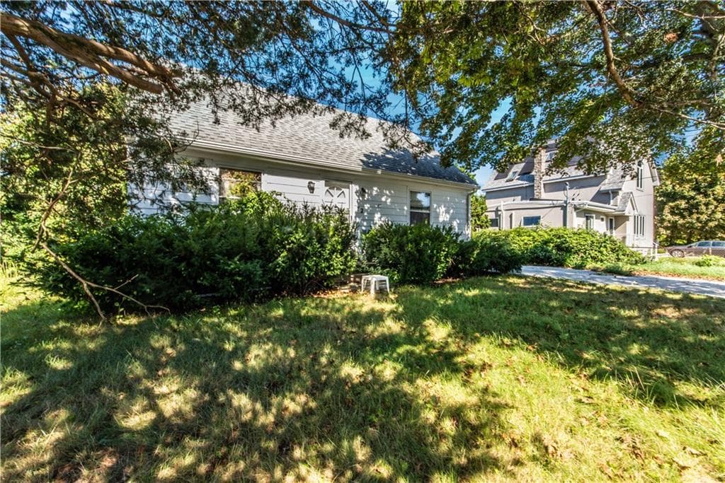 Single Family Residence at 72 Point Road, Portsmouth, photo 19 of 33
