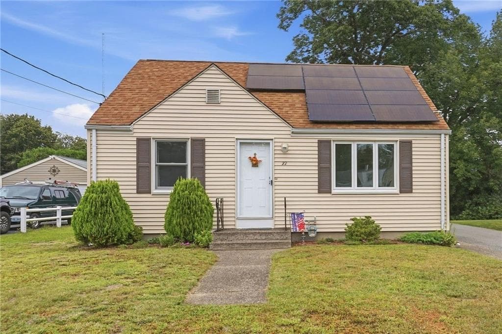 Single Family Residence at 22 Larchmere Drive, East Providence, photo 2 of 30