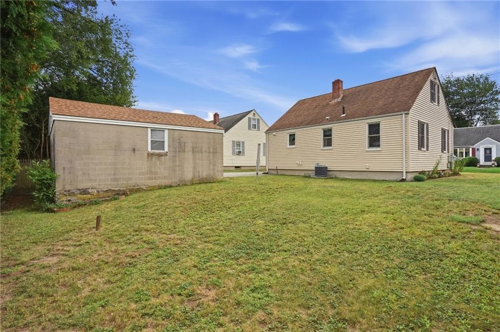 Single Family Residence at 22 Larchmere Drive, East Providence, photo 6 of 30