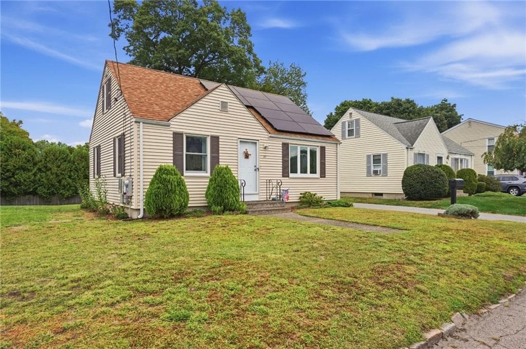 Single Family Residence at 22 Larchmere Drive, East Providence, photo 3 of 30