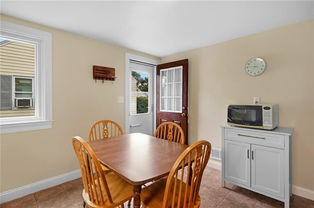 Single Family Residence at 22 Larchmere Drive, East Providence, photo 9 of 30