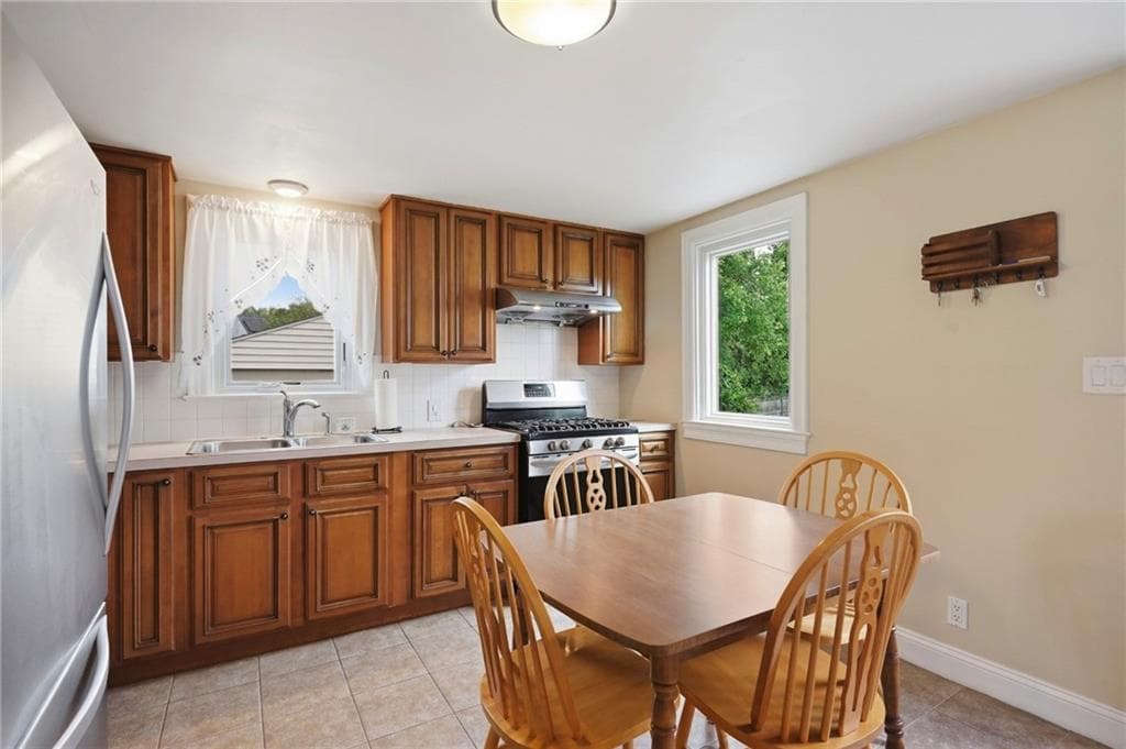 Single Family Residence at 22 Larchmere Drive, East Providence, photo 10 of 30
