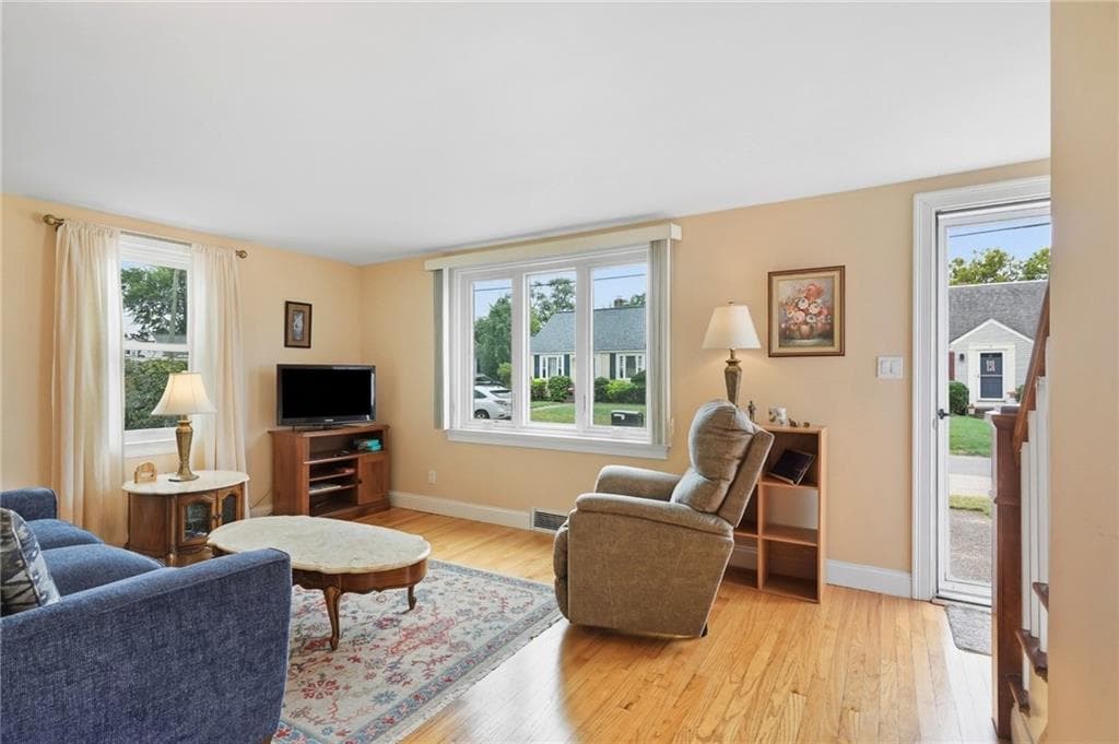 Single Family Residence at 22 Larchmere Drive, East Providence, photo 11 of 30