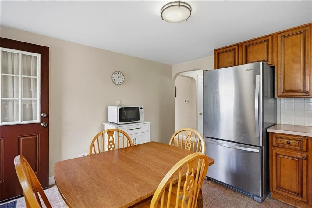 Single Family Residence at 22 Larchmere Drive, East Providence, photo 8 of 30