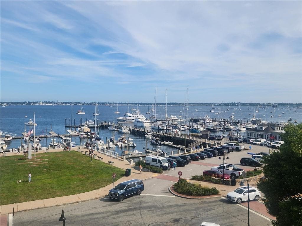 53 Conanicus Avenue UNIT 4E