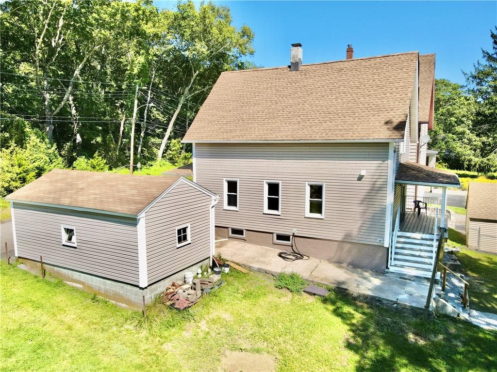 Single Family Residence at 9 Daniel Street, Norwich, photo 3 of 28
