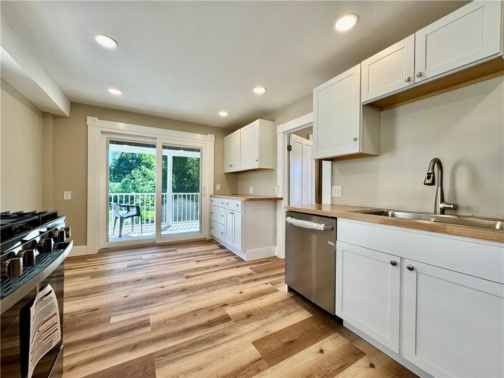 Single Family Residence at 9 Daniel Street, Norwich, photo 9 of 28