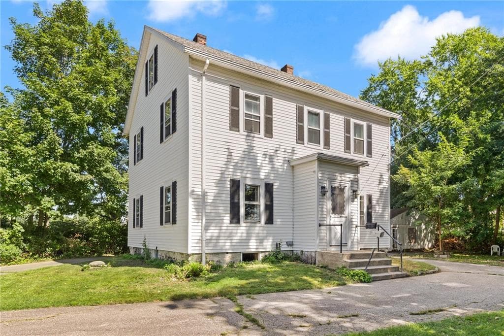 Single Family Residence at 51 Underwood Lane, Middletown, photo 3 of 30