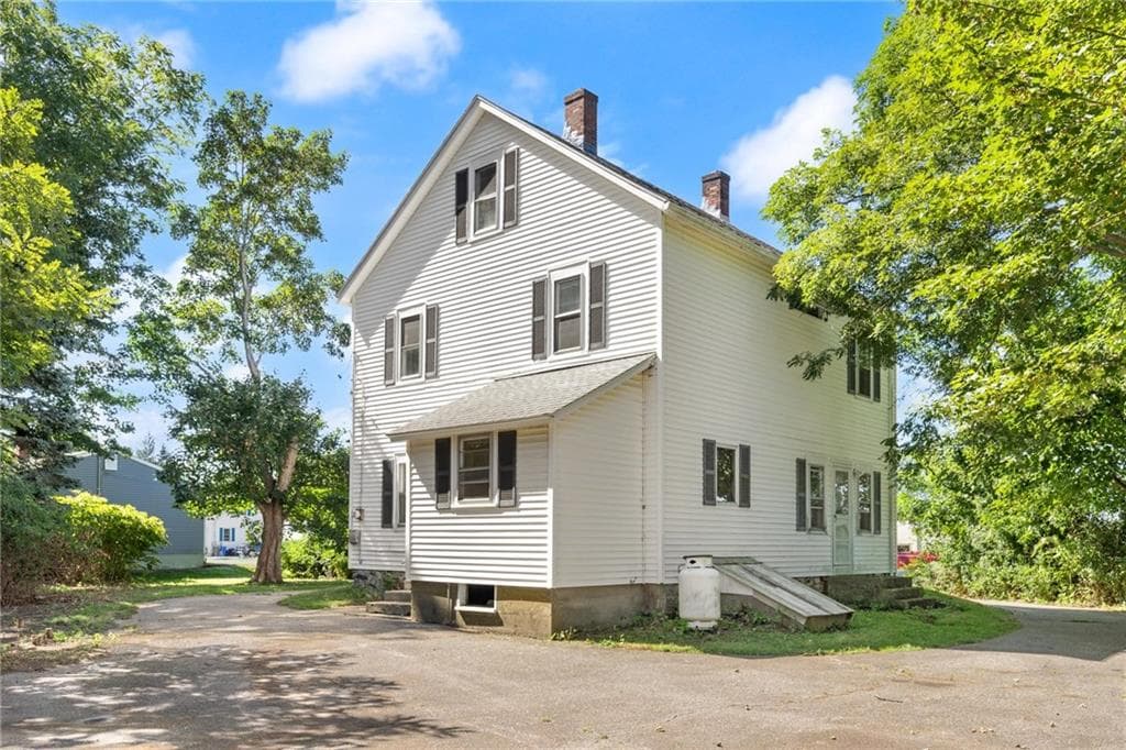 Single Family Residence at 51 Underwood Lane, Middletown, photo 4 of 30