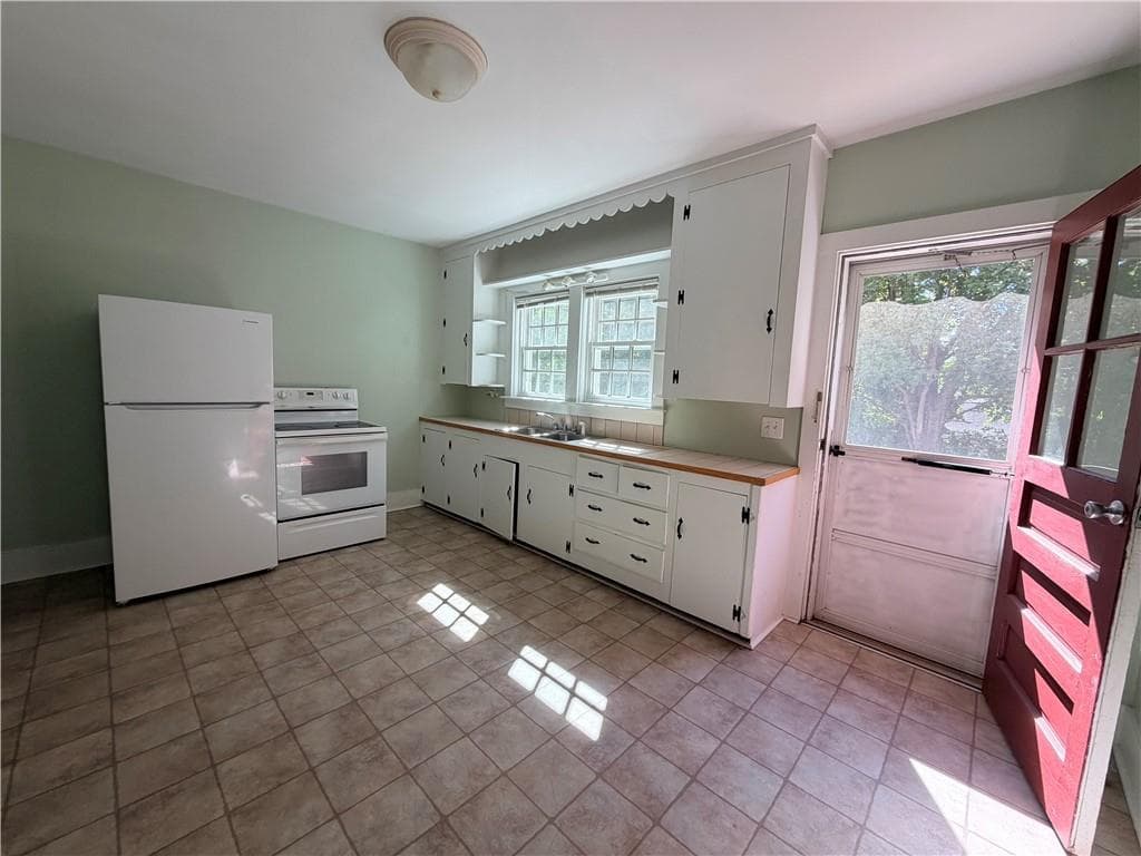 Condominium at 32 Paddy Hill Rd Road, South Kingstown, photo 11 of 22