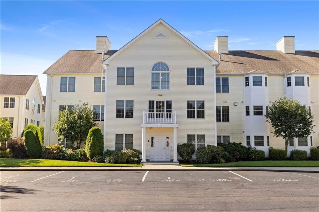 Condominium at 45 Saw Mill Drive UNIT 203, North Kingstown, photo 2 of 25