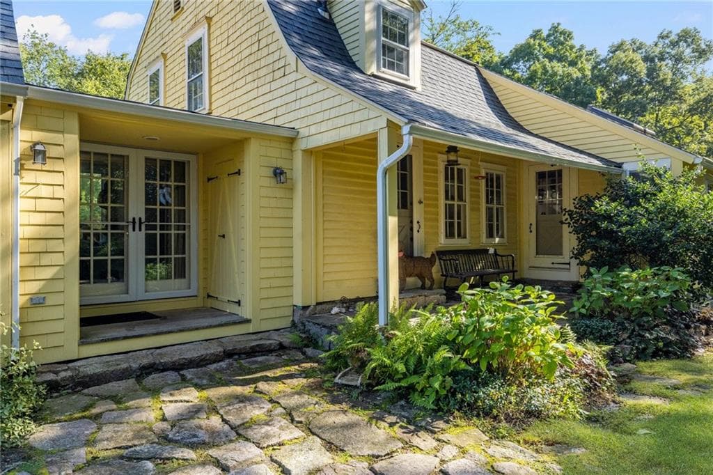 Single Family Residence at 941 Carrs Pond Road, East Greenwich, photo 7 of 50