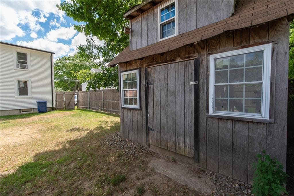 Single Family Residence at 15 Gage Street, Warwick, photo 23 of 31