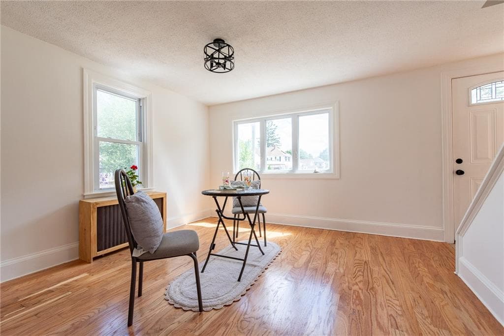 Single Family Residence at 15 Gage Street, Warwick, photo 5 of 31