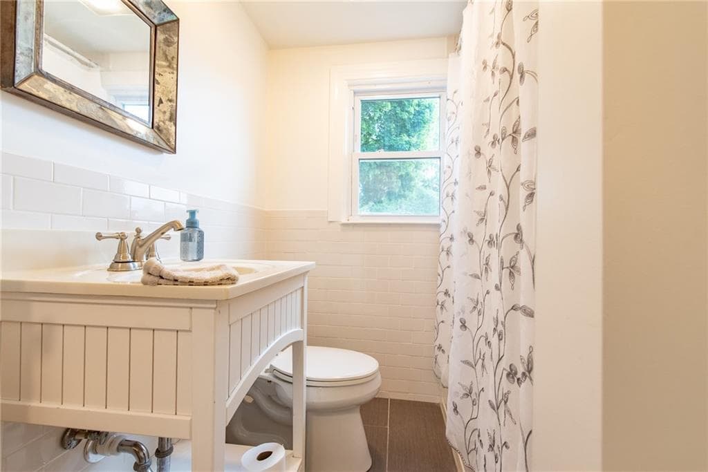 Single Family Residence at 15 Gage Street, Warwick, photo 14 of 31