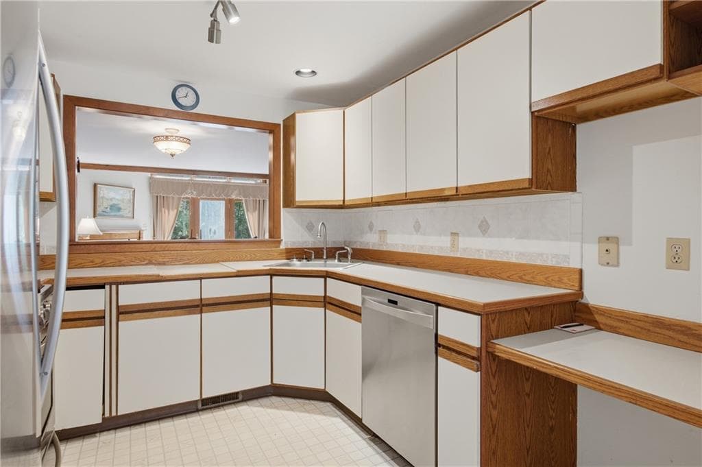 Condominium at 80 Fisher Road UNIT 46, Cumberland, photo 12 of 49