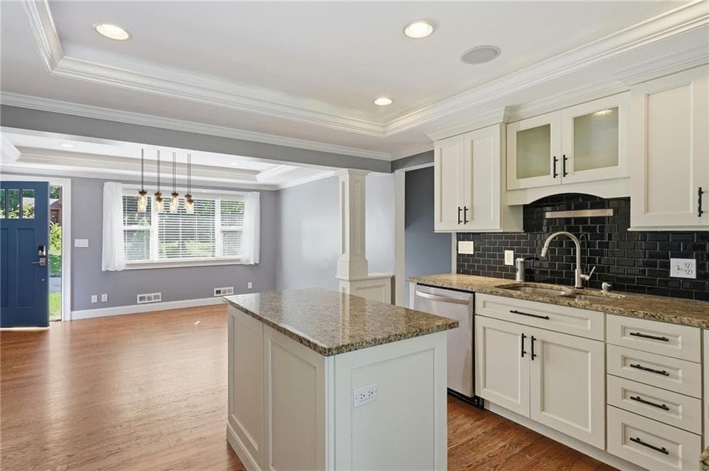 Single Family Residence at 20 Moswansicut Drive, Johnston, photo 6 of 43