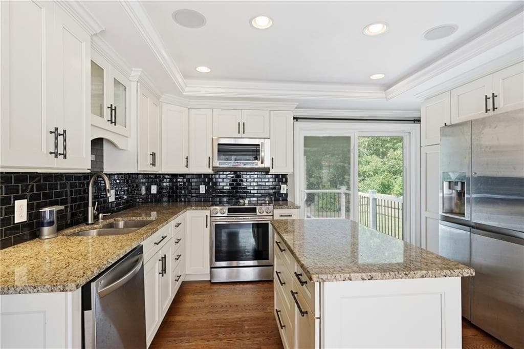 Single Family Residence at 20 Moswansicut Drive, Johnston, photo 3 of 43