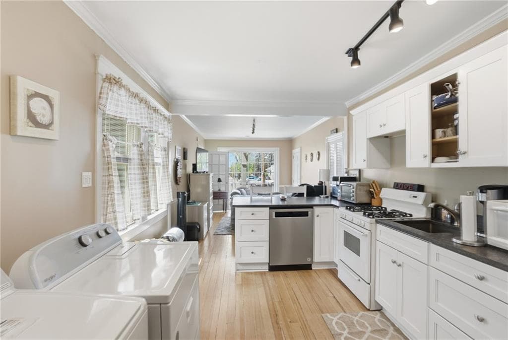 Multi Family at 192 Washington Road, Barrington, photo 16 of 39