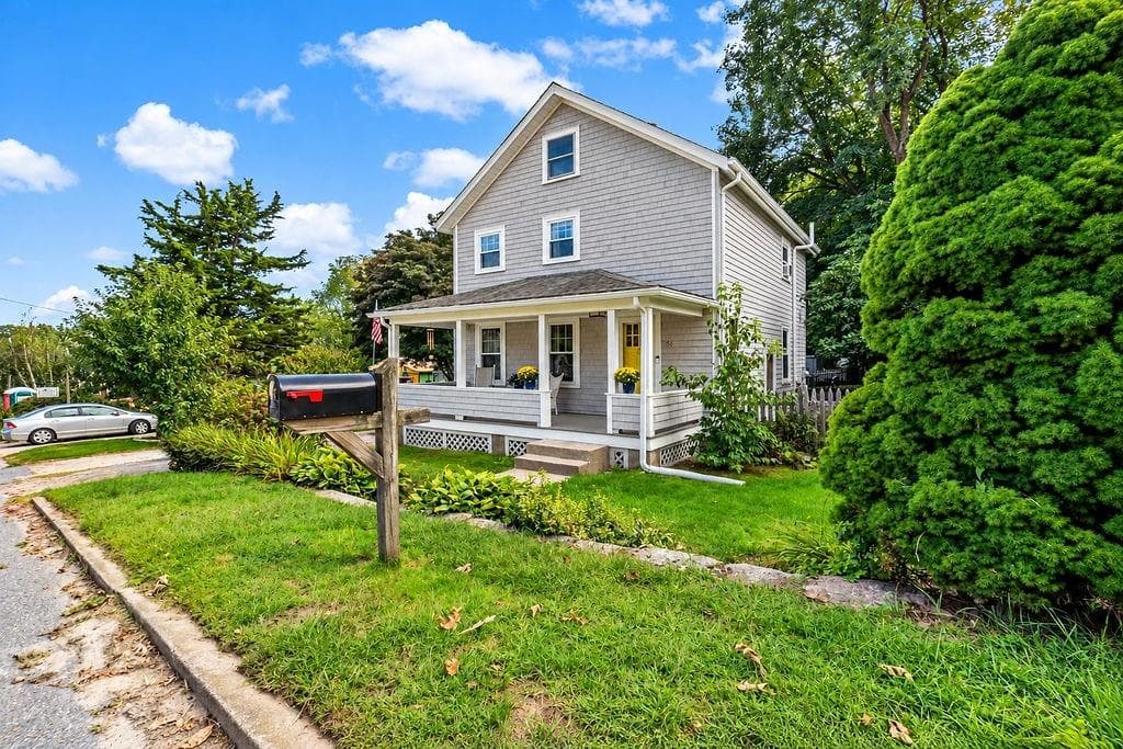 Single Family Residence at 66 Schaeffer Street, South Kingstown, photo 3 of 32