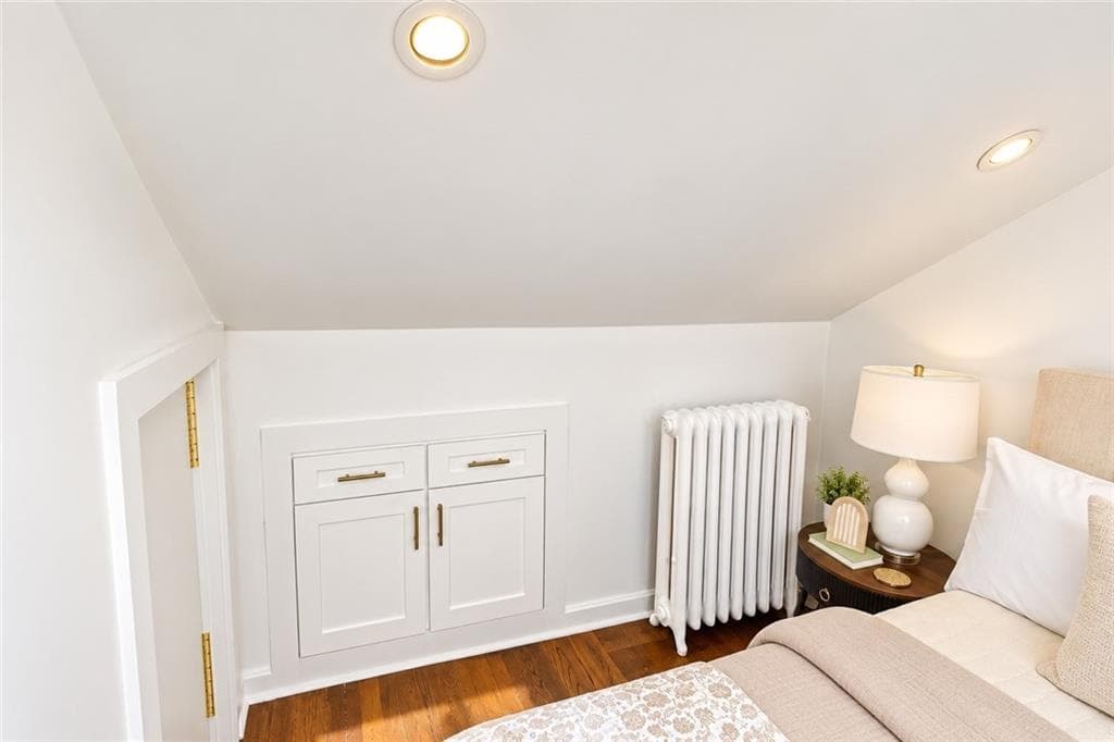 Condominium at 9 Whitfield Place UNIT 5, Newport, photo 12 of 27