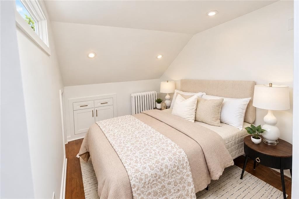 Condominium at 9 Whitfield Place UNIT 5, Newport, photo 11 of 27