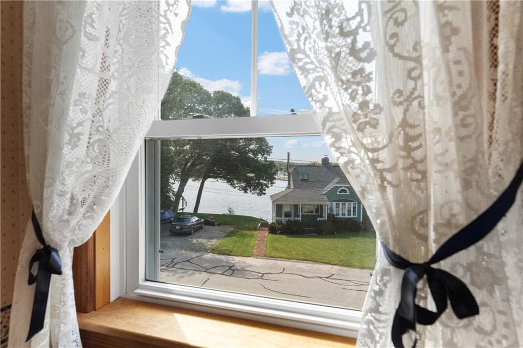 Single Family Residence at 148 Grand View Drive, Warwick, photo 6 of 35