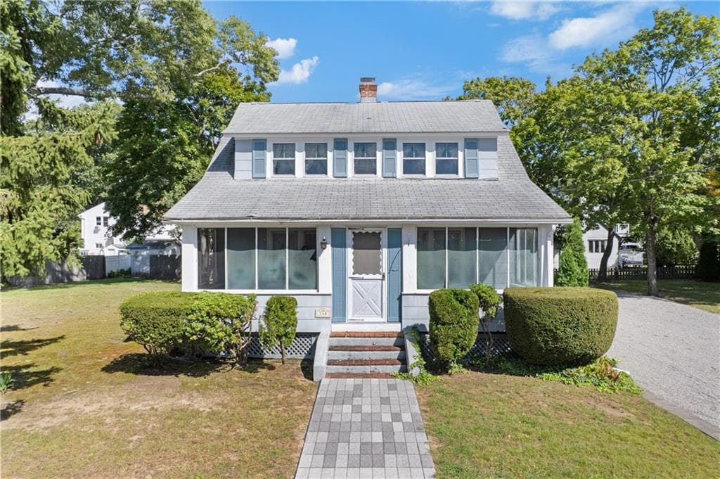 Single Family Residence at 148 Grand View Drive, Warwick, photo 11 of 35