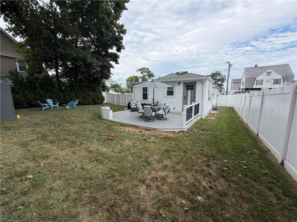 Single Family Residence at 35 Bellman Avenue, Warwick, photo 5 of 29