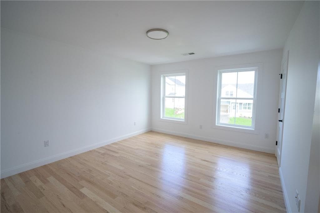 Single Family Residence at 50 Bunker Hill Crossing, Portsmouth, photo 13 of 22