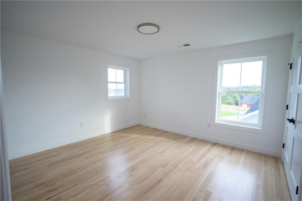 Single Family Residence at 50 Bunker Hill Crossing, Portsmouth, photo 15 of 22