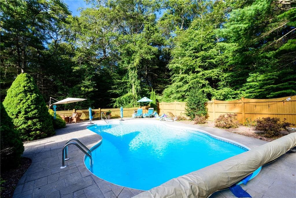 Single Family Residence at 31 Raccoon Hill Road, West Greenwich, photo 6 of 49