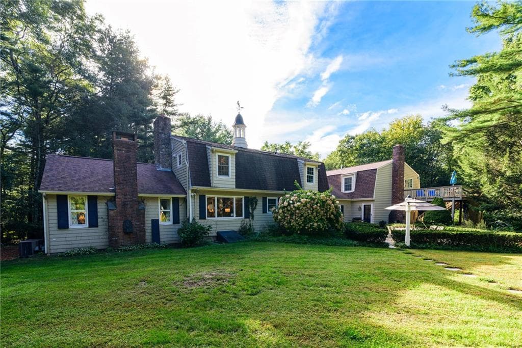 Single Family Residence at 31 Raccoon Hill Road, West Greenwich, photo 4 of 49